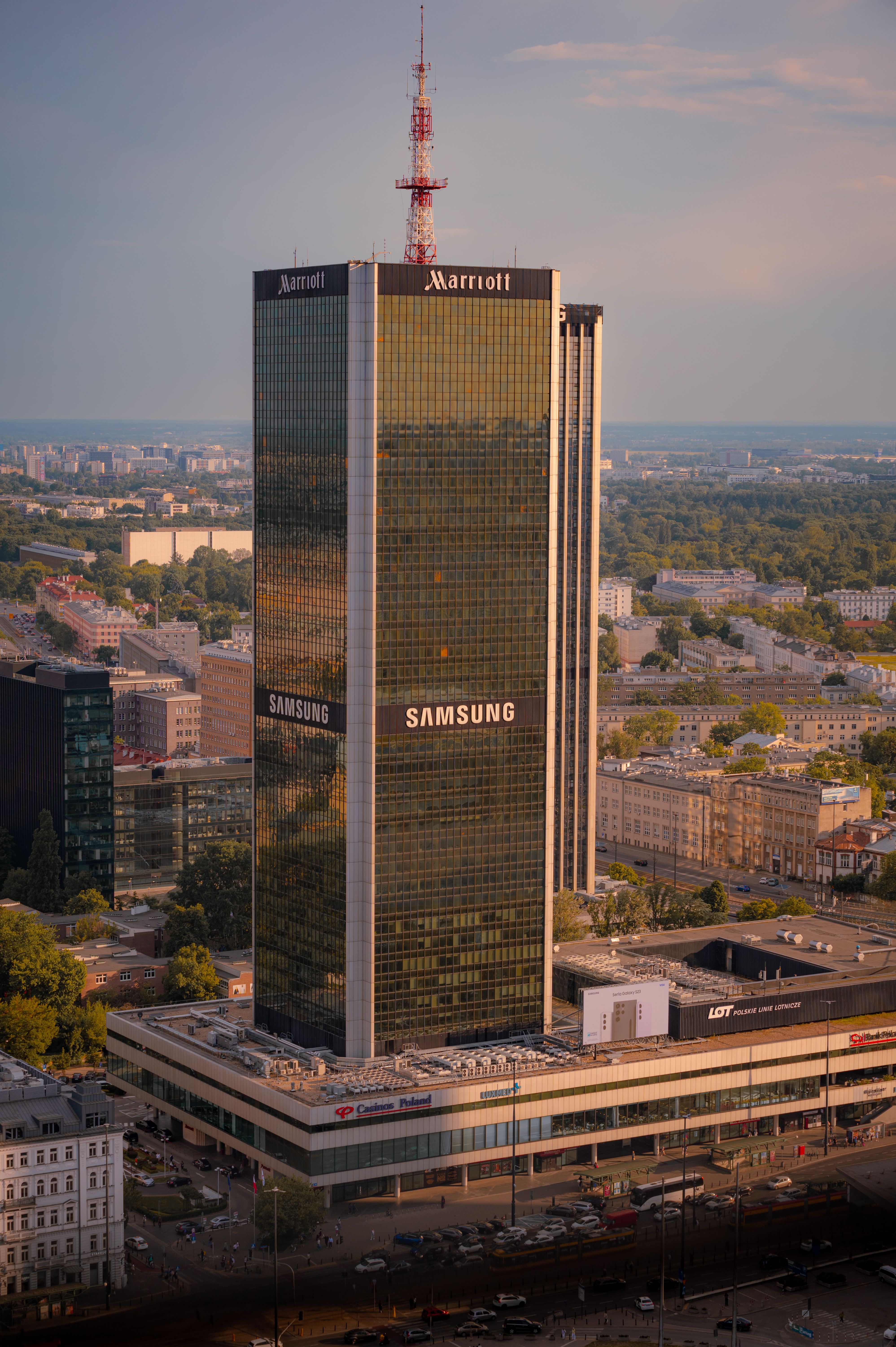 A high-angle shot of the Warsaw Marriott Hotel with Samsung logos in a bustling cityscape.