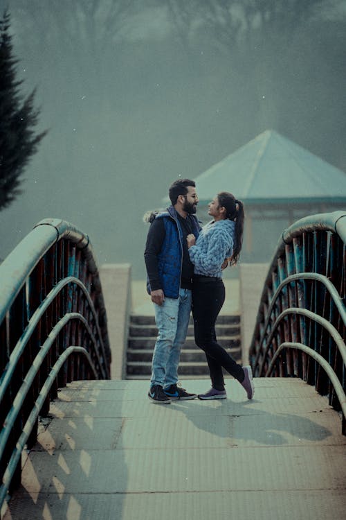 Fotos de stock gratuitas de abrazando, amor, barba