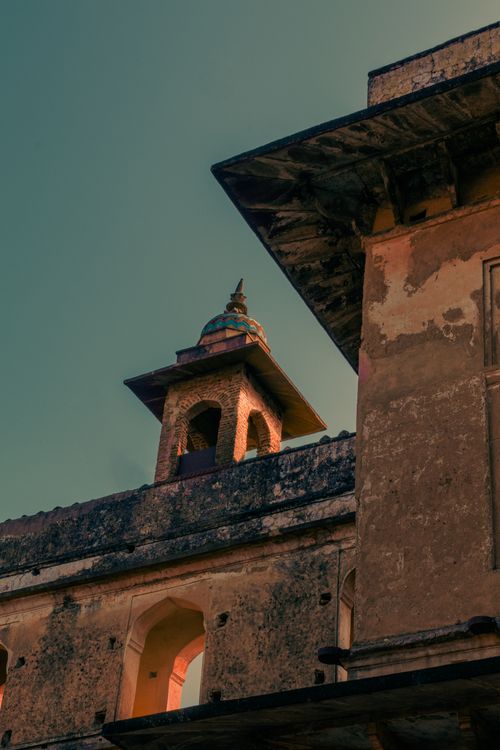 Free Historic Indian fort tower under a clear blue sky, showcasing ancient architecture's beauty. Stock Photo