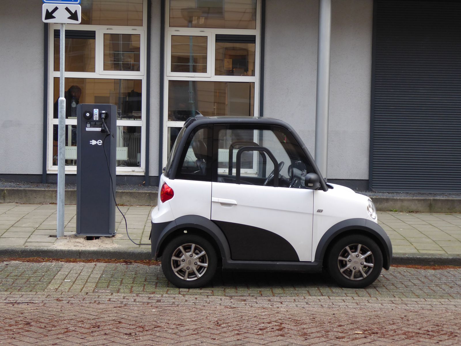 E-Motors vai montar carros elétricos Emova no Espírito Santo a partir de fevereiro de 2027