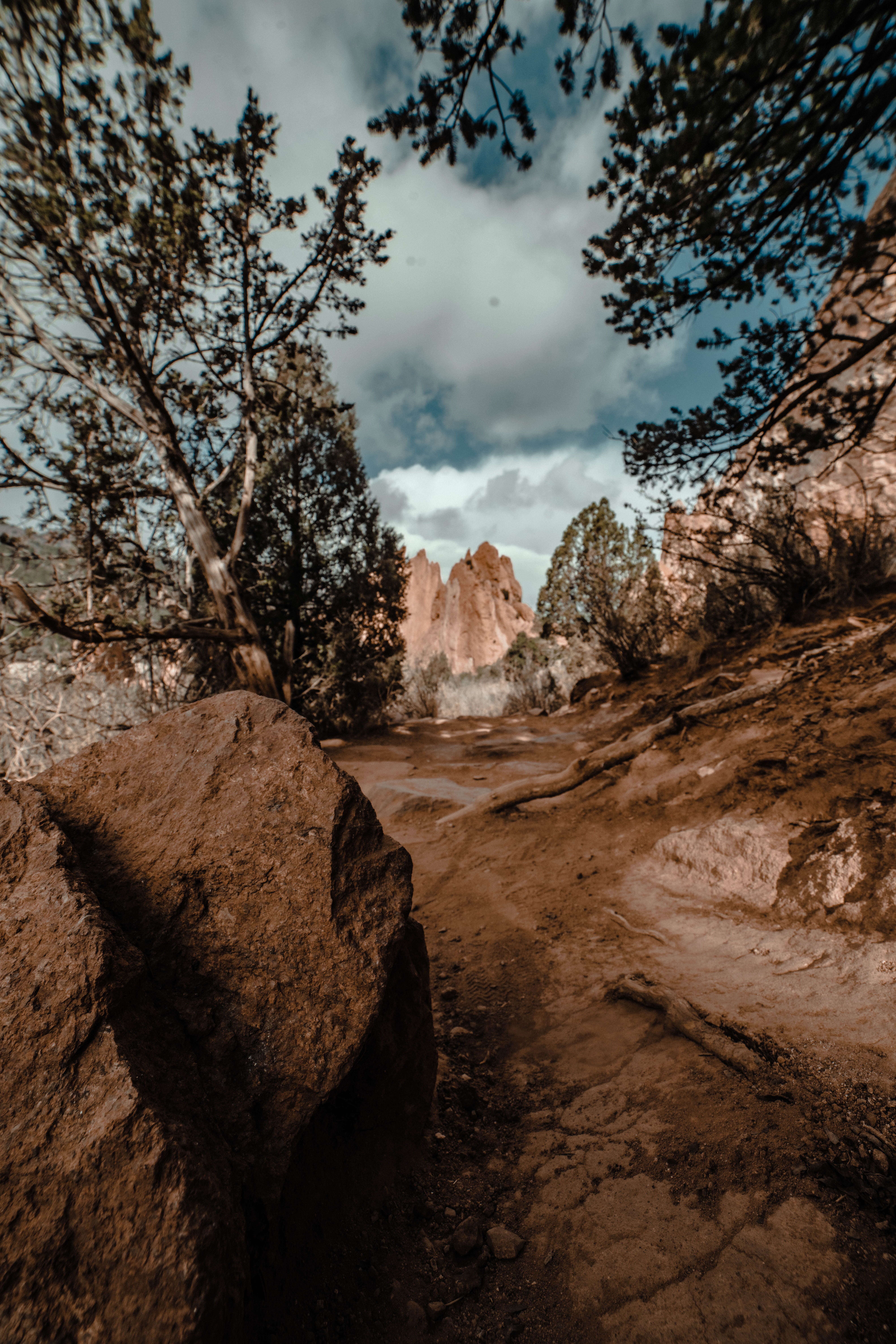 Path Among Cliffs · Free Stock Photo