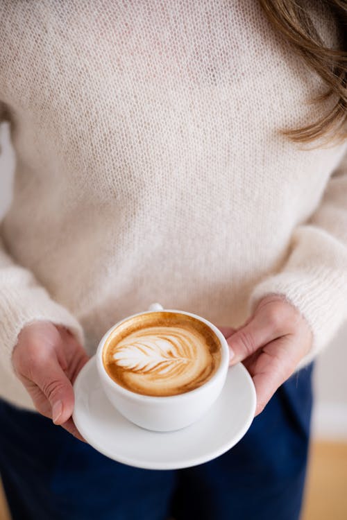 Základová fotografie zdarma na téma caffè latte art, detail, držení