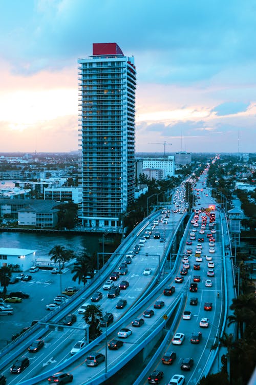 Foto profissional grátis de automóveis, cair da noite, cidade