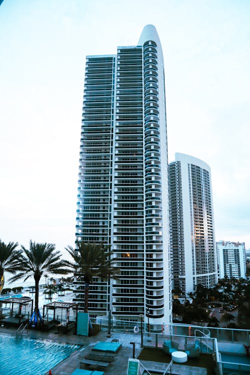A view of a pool and tall buildings