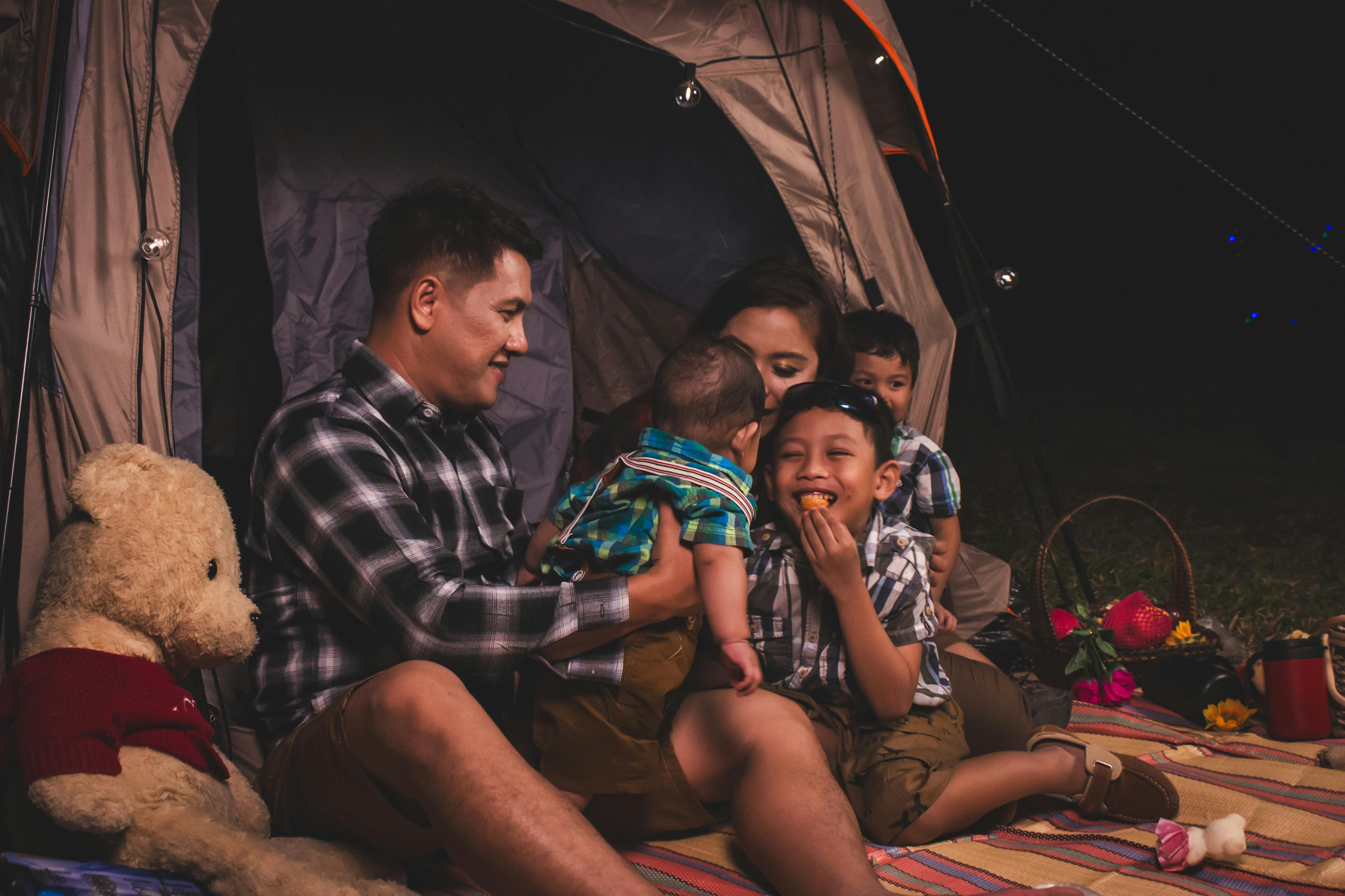 family traveller live — Photo by king caplis on Pexels