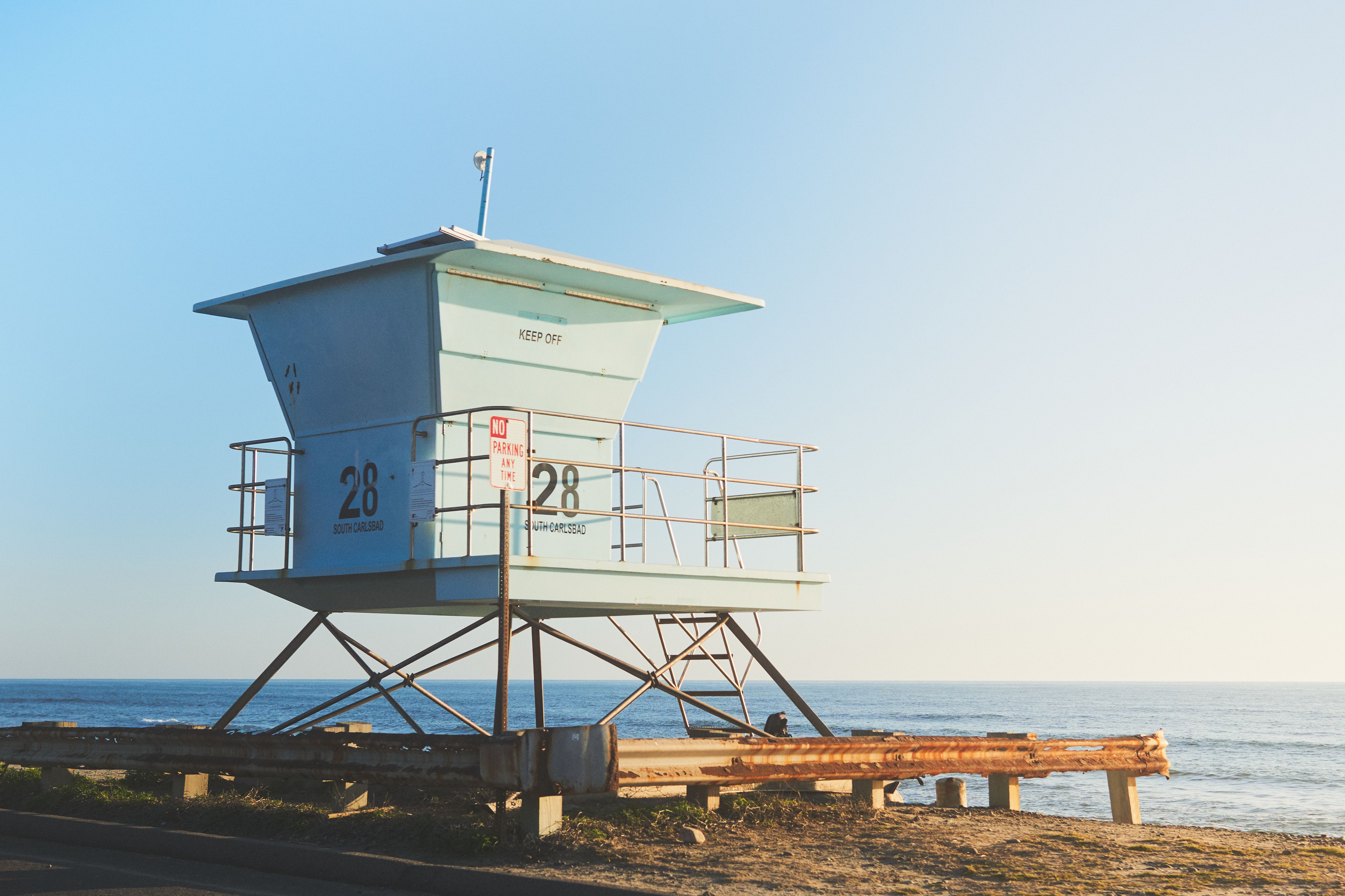 Lifeguard Tower on Beach · Free Stock Photo