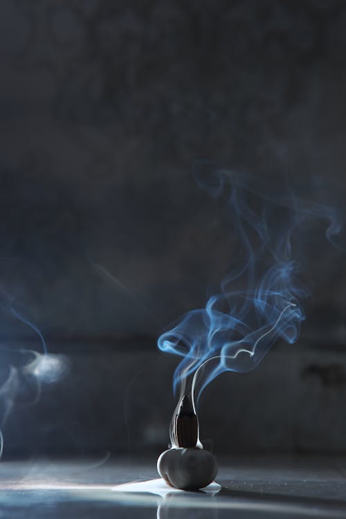 Foto profissional grátis de fumaça, incenso, odor