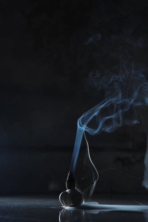 Foto profissional grátis de fumaça, incenso, odor
