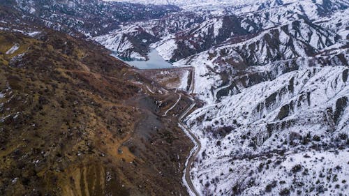 Безкоштовне стокове фото на тему «високий кут зору, гори, дорога»