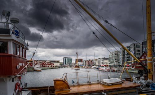 Fotos de stock gratuitas de barco de pesca, día lluvioso, Noruega