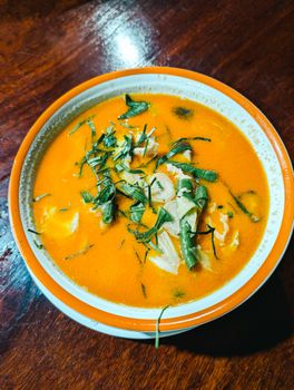 Saumon cuit au four avec patate douce et brocolis