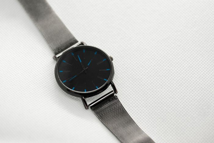 Halvorsen Tidewater Automatic with a black dial and mesh bracelet — photo by Olga Kovalski on Pexels