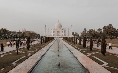 Free Pool in front of Taj Mahal  Stock Photo