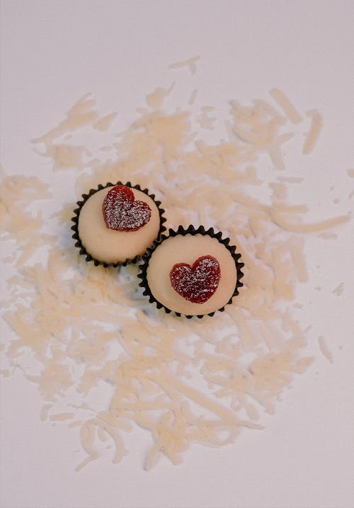Gratis arkivbilde med cupcakes, hjerteform, hjerter