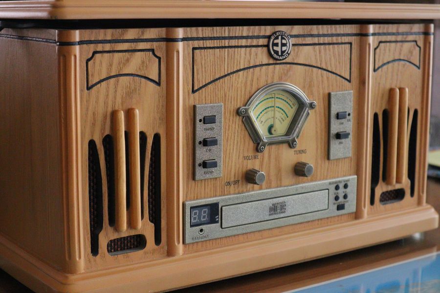 A vintage wooden radio and CD player on a surface