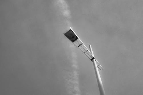 Imagine de stoc gratuită din alb-negru, cer, fotografie cu unghi mic