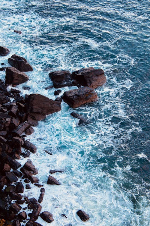 deniz, dikey atış, kayalar içeren Ücretsiz stok fotoğraf
