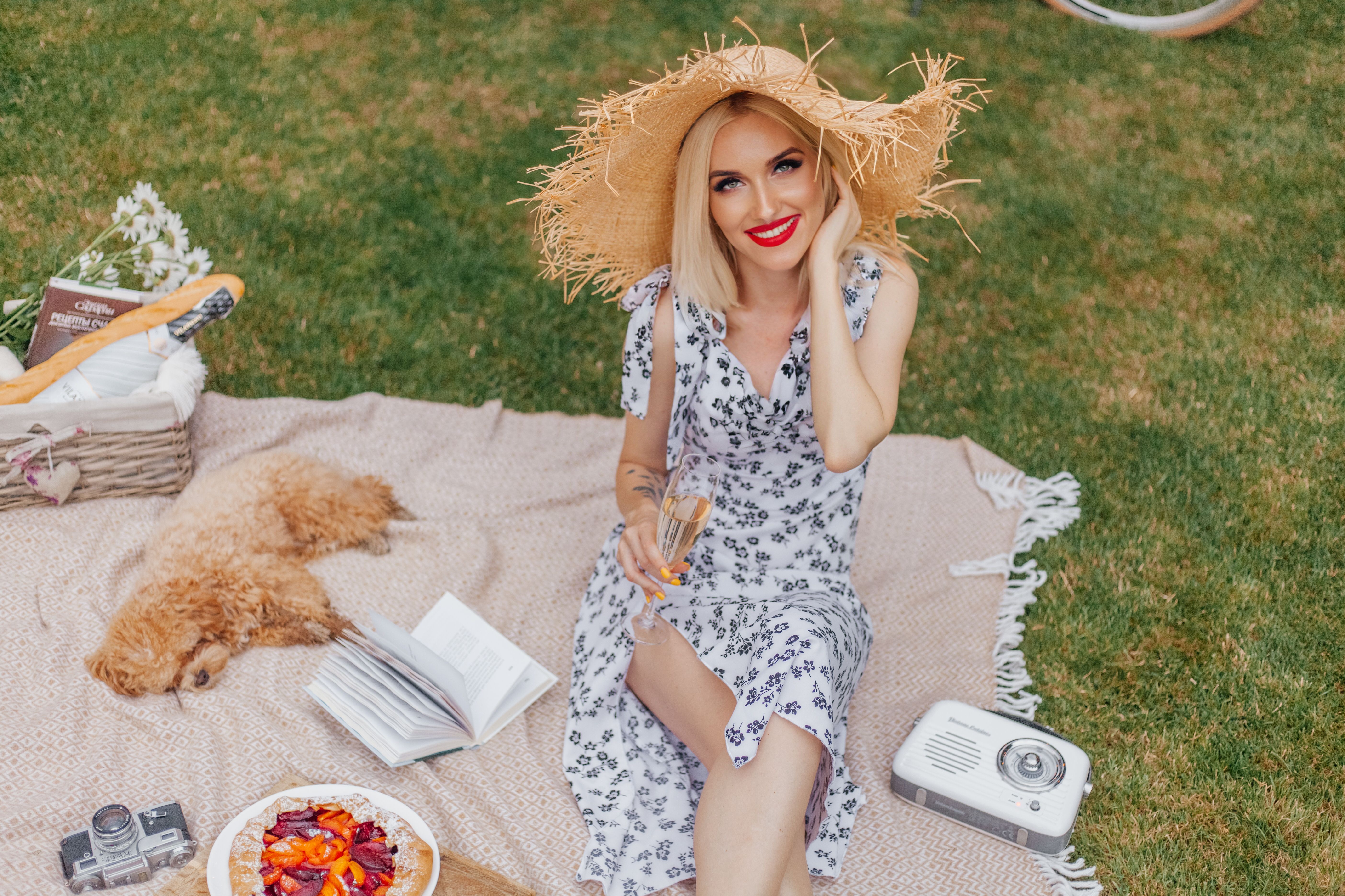 Champagne Strawberry Blonde Photos, Download The BEST Free Champagne  Strawberry Blonde Stock Photos & HD Images