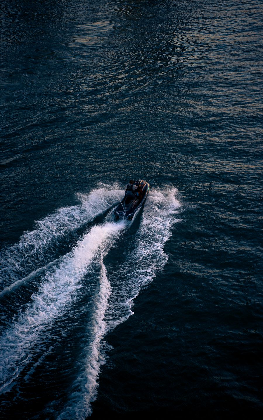 Small motorboat moving across the water