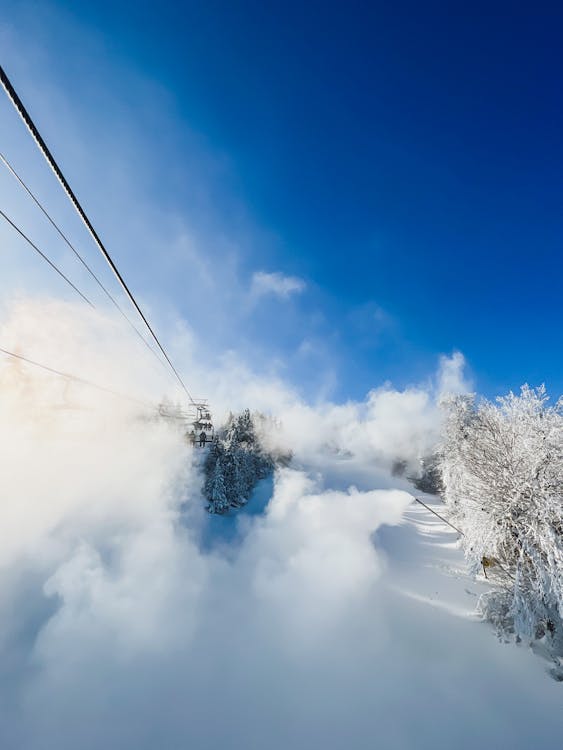 Fotobanka s bezplatnými fotkami na tému hora, lyžiarska lanovka, modrá obloha