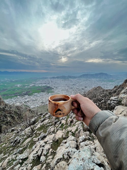 Çay, dolomit dağları, Fincan içeren Ücretsiz stok fotoğraf