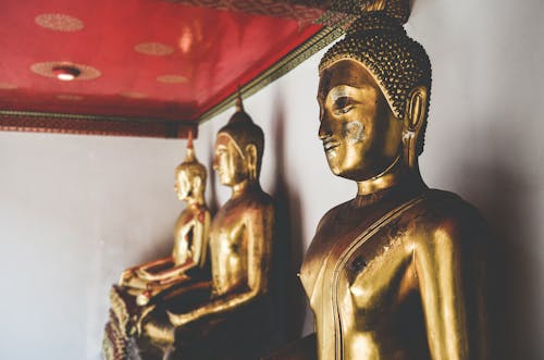 Tre Statua Dorata Del Buddha
