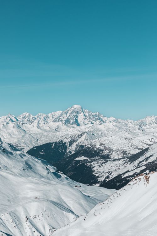 Free Discover the stunning snowy landscape of the French Alps, perfect for winter sports and adventures. Stock Photo