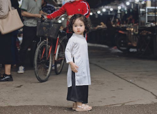 Foto d'estoc gratuïta de dret, format quadrat, fotografia de moda