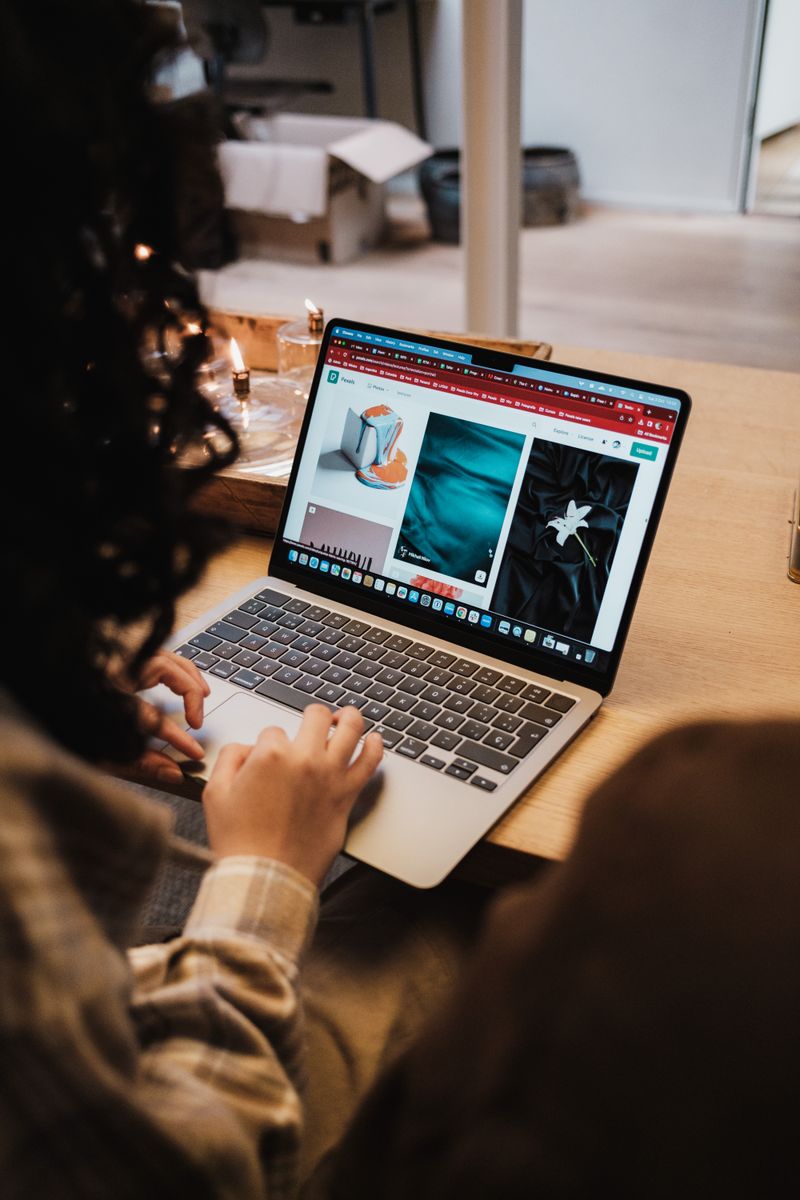 A niche photo representing Coaches & creators on Pinterest