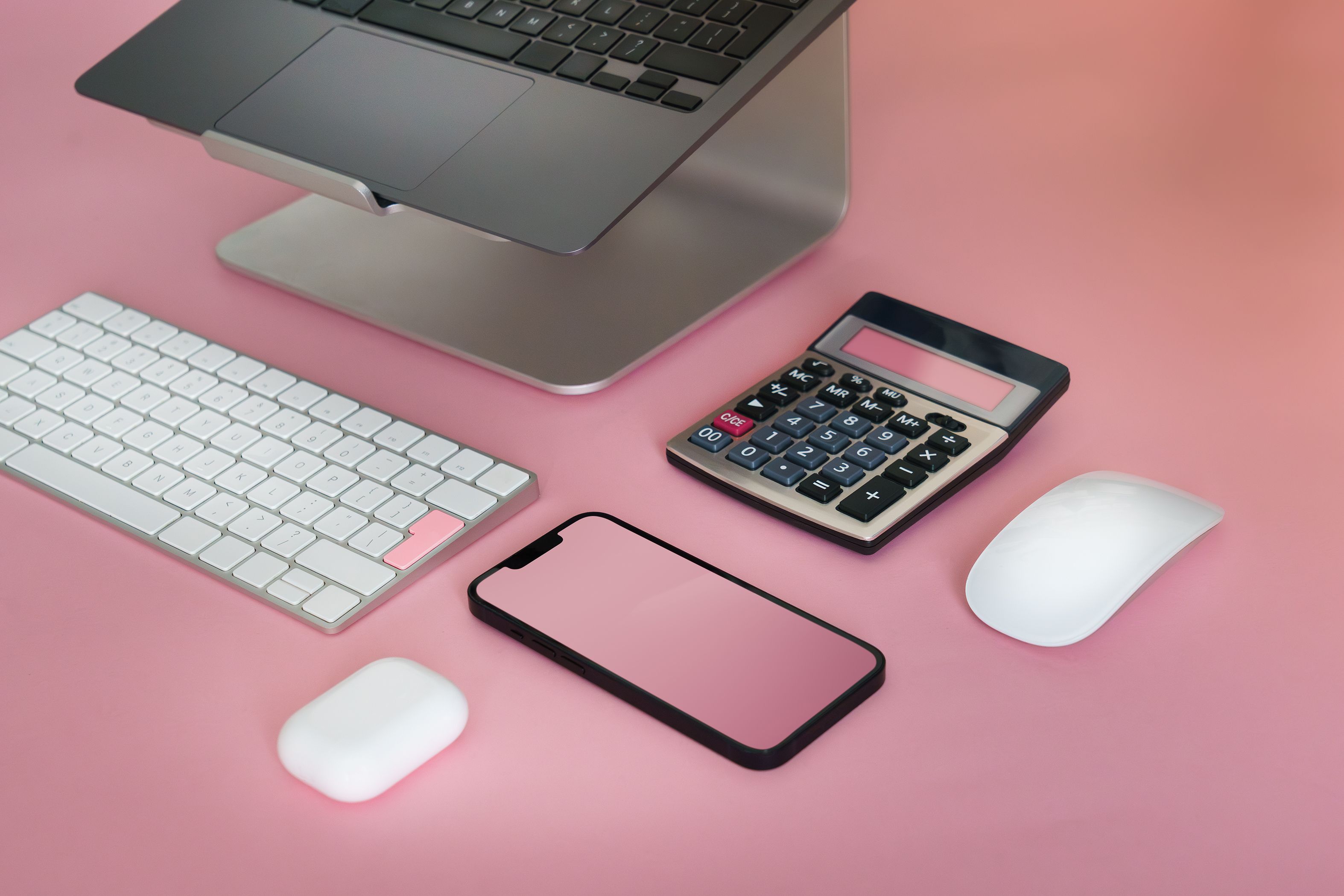 9 High-Tech Items Digital Nomads Should Never Leave Behind When Traveling For Remote Work — Photo by Jakub Zerdzicki on Pexel