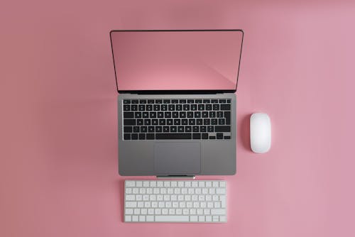 Imagine de stoc gratuită din computer, fundal roz, laptop