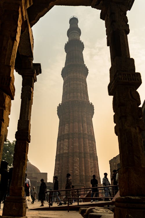 Tourists by Qutb Minar