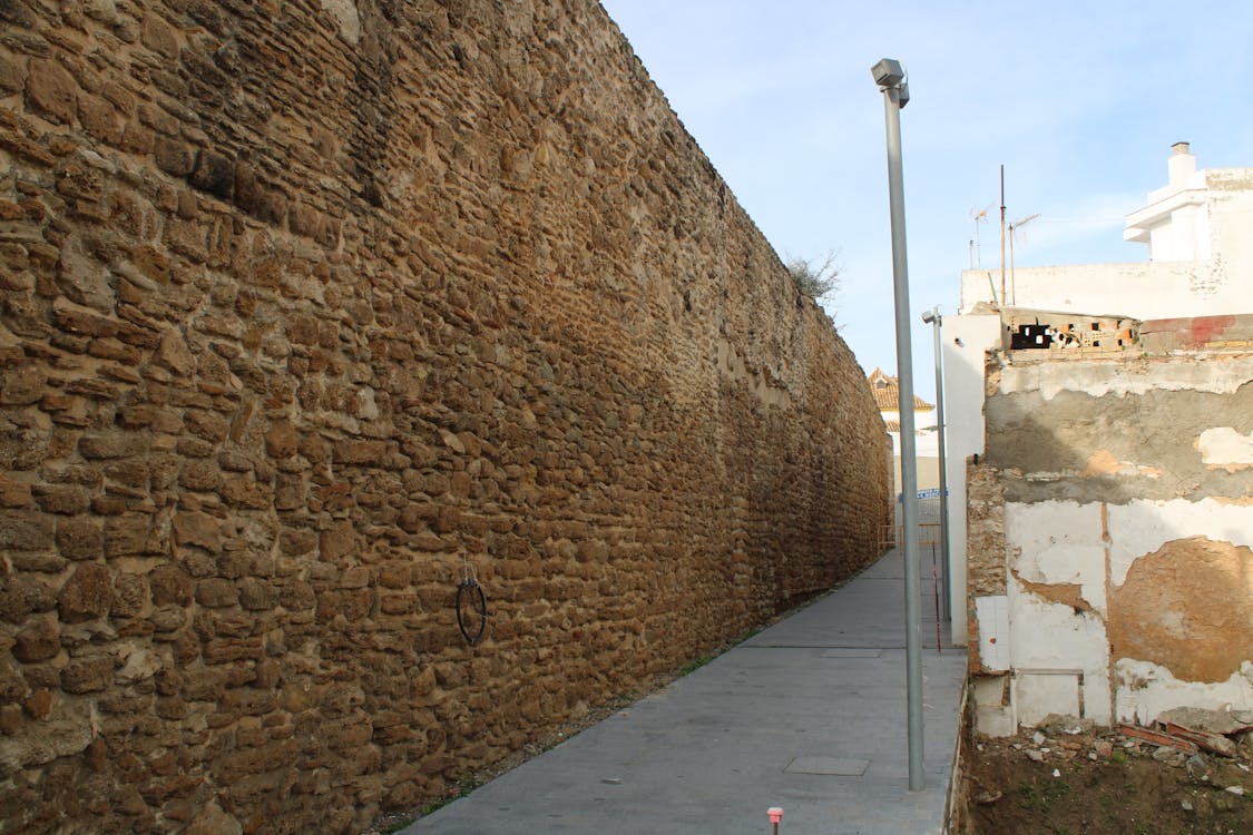 lienzo de la muralla del siglo XIII en Rota - fotografía 2