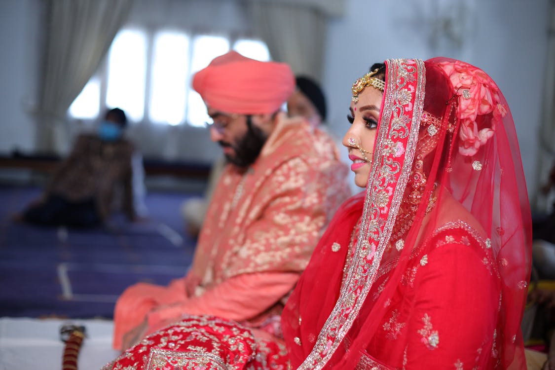 Bride in a Pink Sari and Veil During the Ceremony