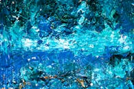 一幅充满活力的蓝色纹理抽象表现主义绘画