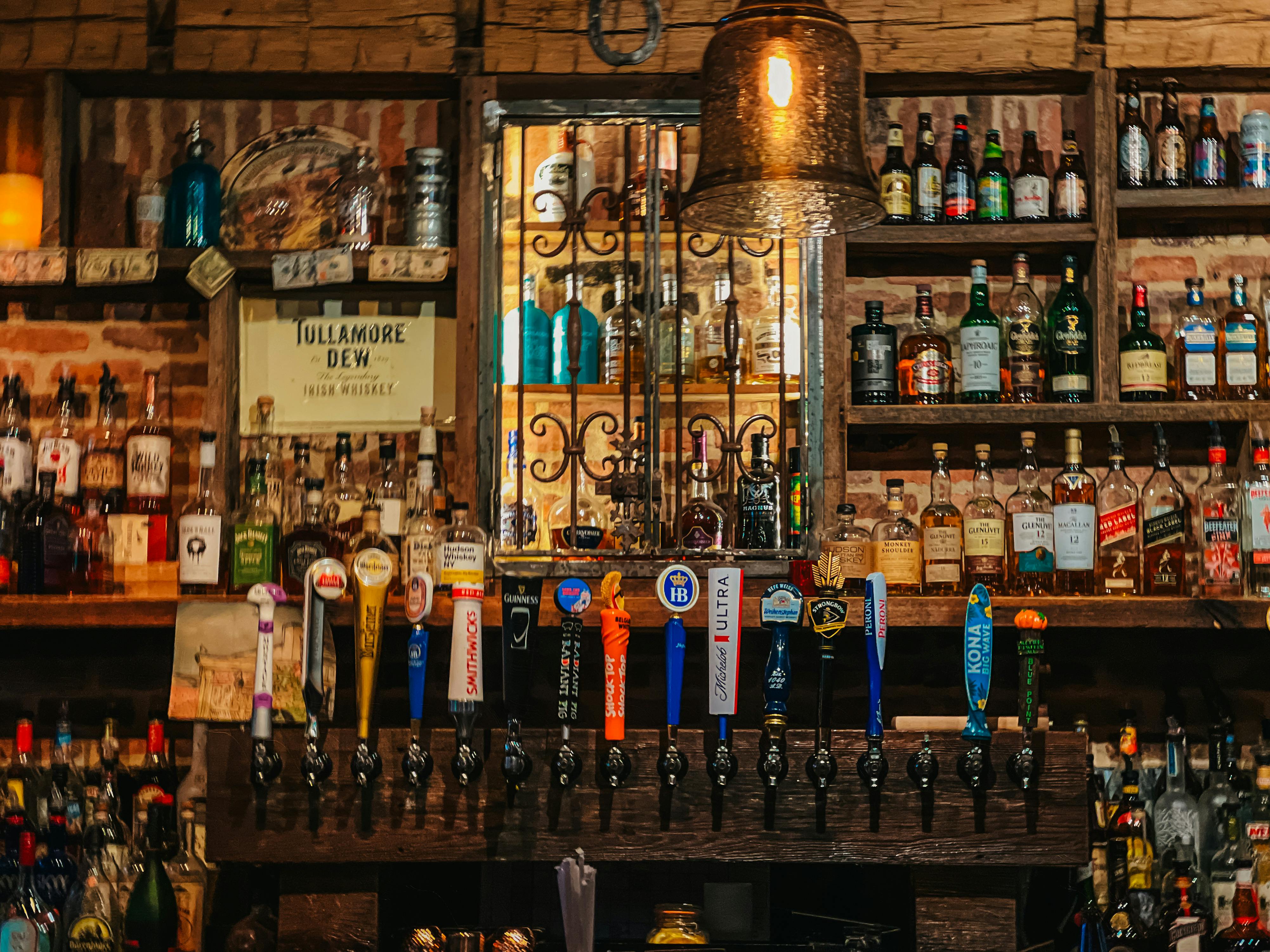 general sports bar — Photo by Joseph A on Pexels