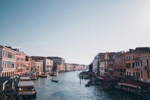 Immagine gratuita di canal grande, cielo sereno, città