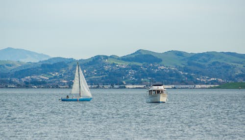 Foto profissional grátis de aventura, barco a vela, cenário