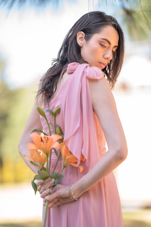 꽃, 뒷모습, 모델의 무료 스톡 사진