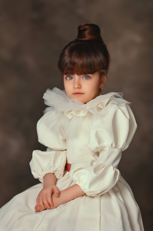 Základová fotografie zdarma na téma bílé šaty, dítě, holka
