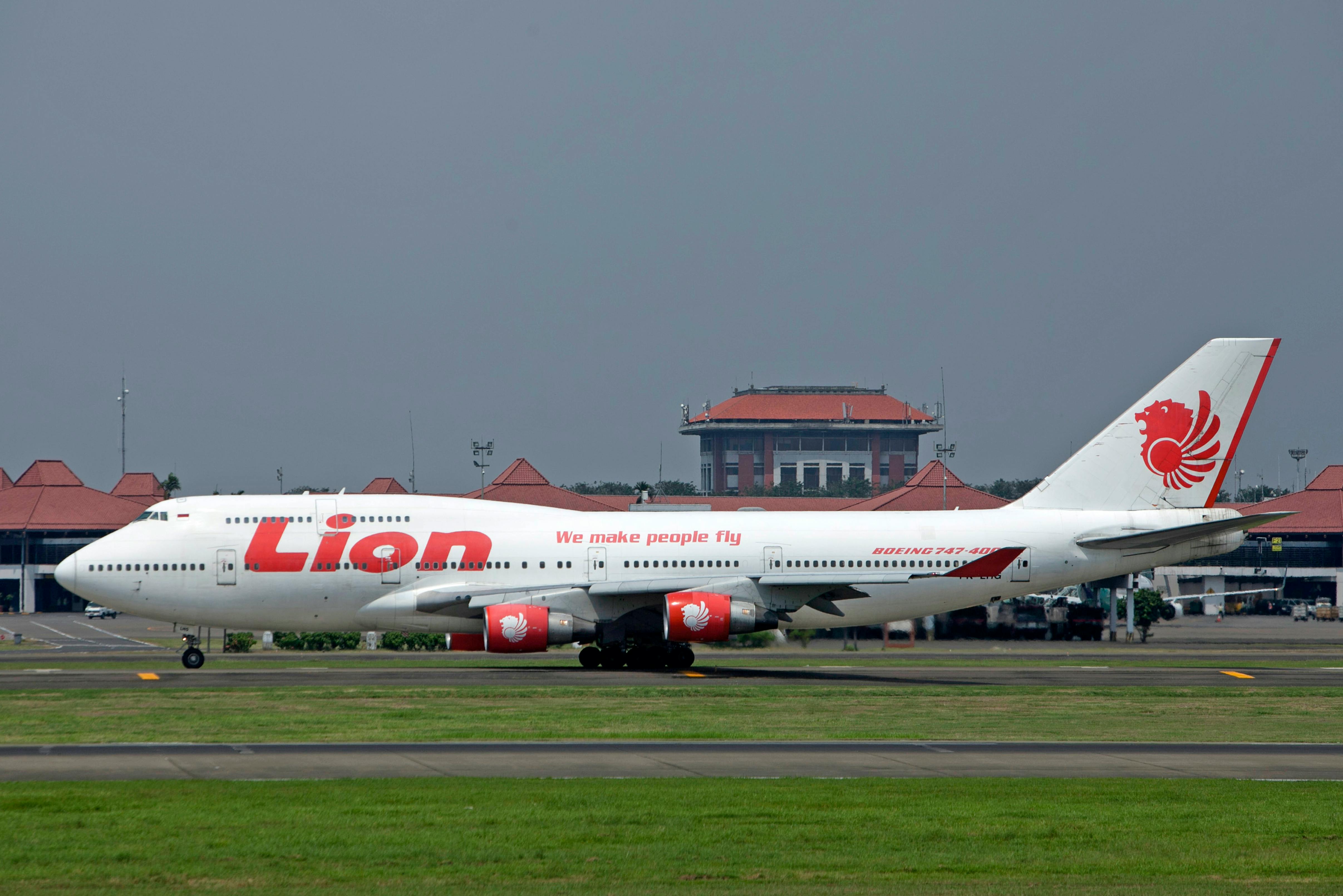 Lion Air Airplane at Airport · Free Stock Photo, image size:1125x750