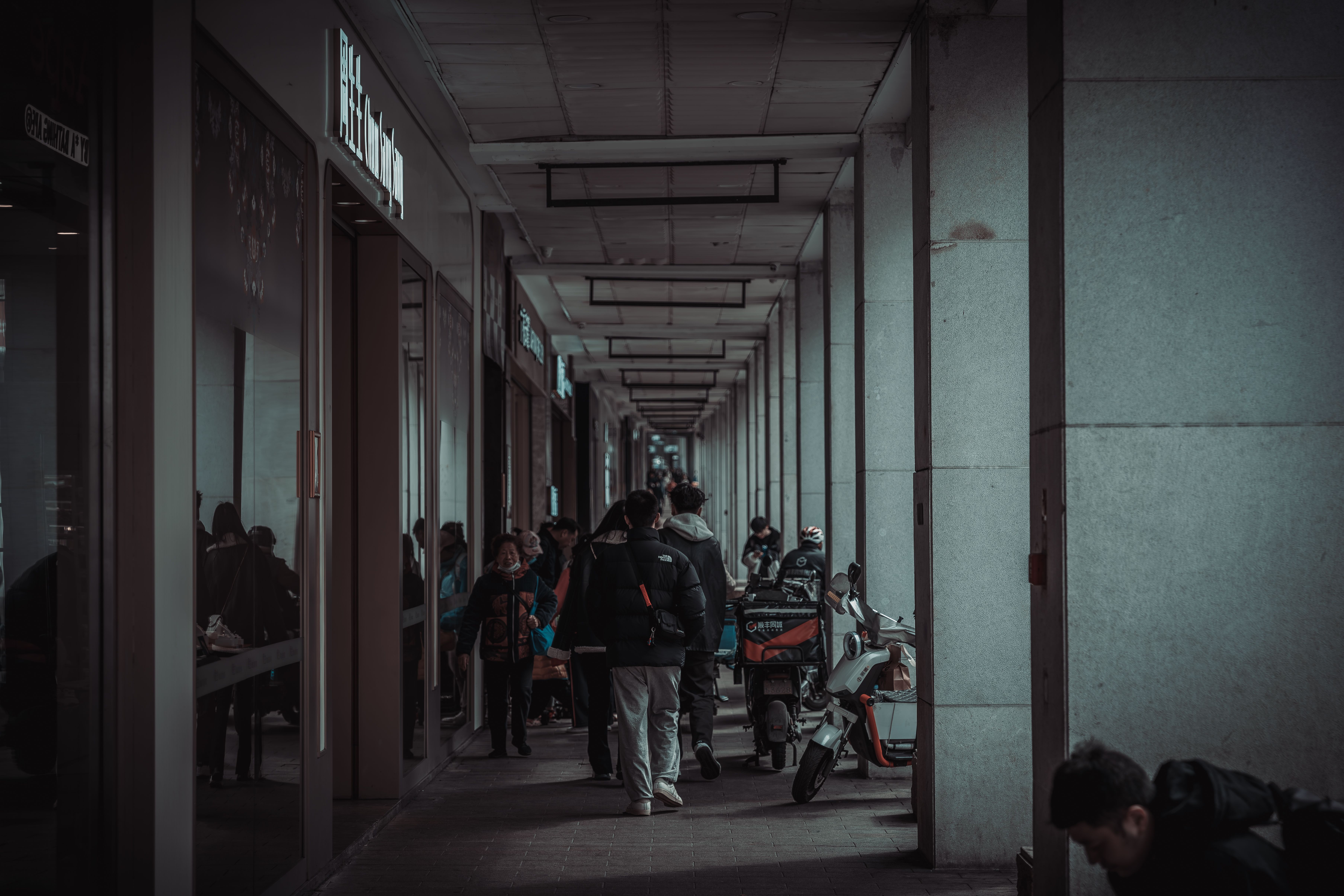 配图