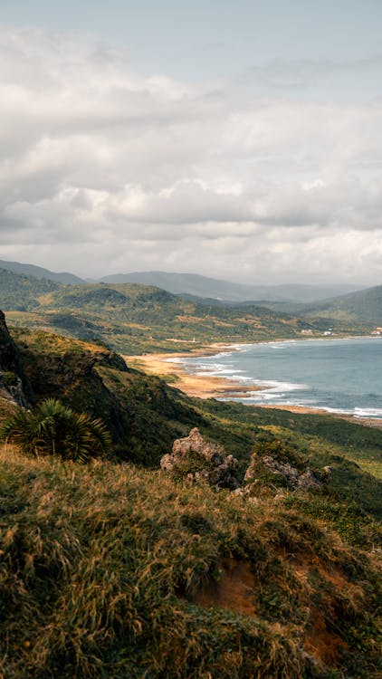 Fotos de stock gratuitas de cerros, línea costera, mar