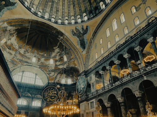 The inside of a large building with a dome