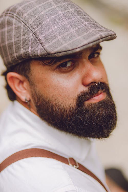 Portrait of Man in Hat and Beard Free Stock Photo
