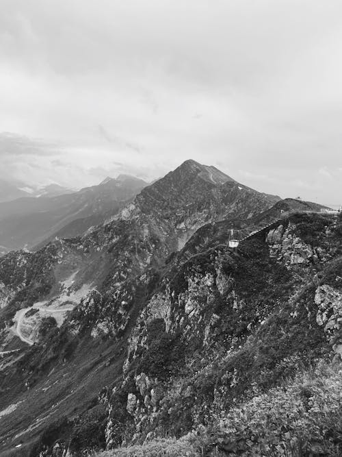 Бесплатное стоковое фото с вертикальный выстрел, вершины, горы