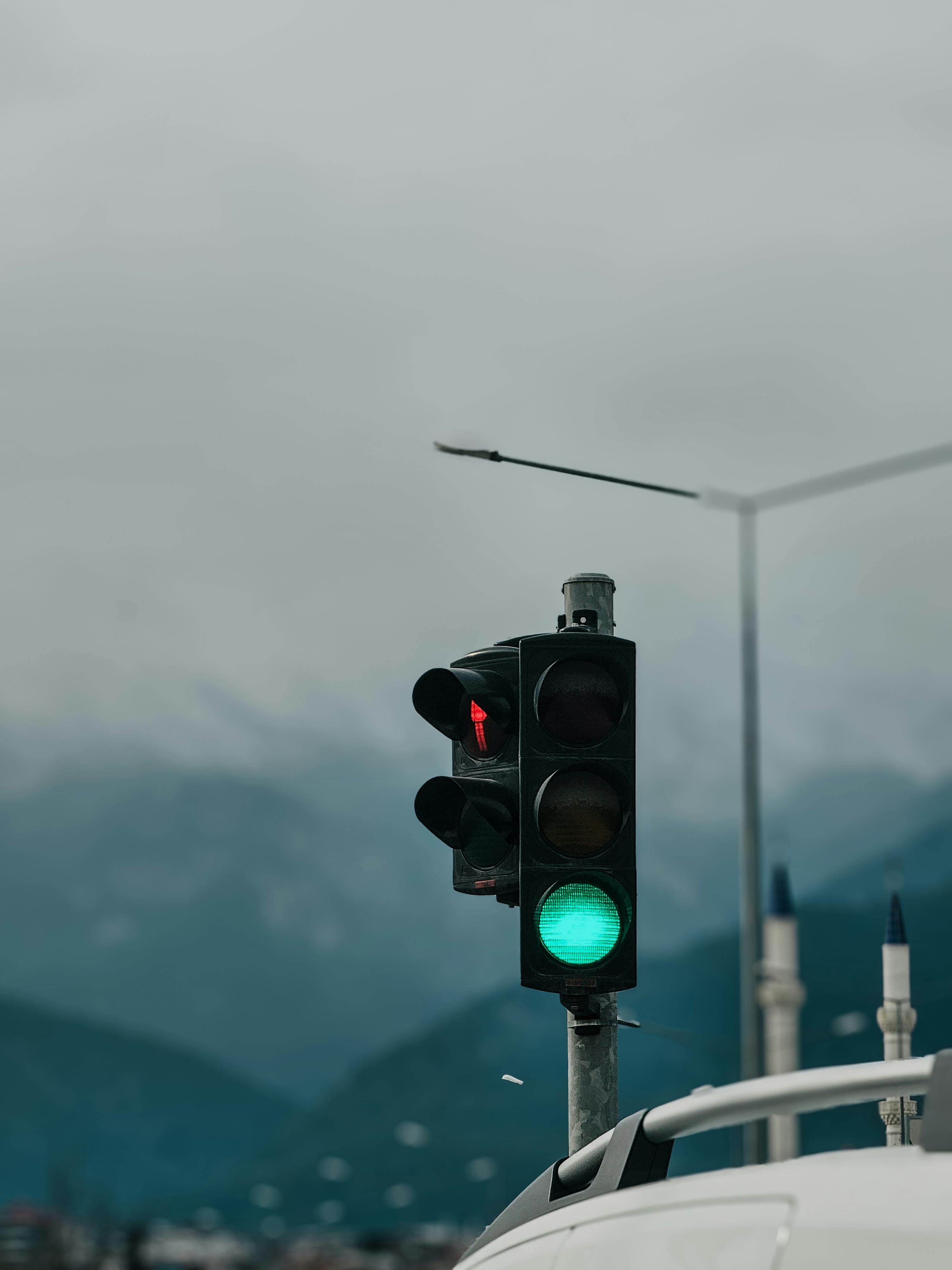 green traffic light by the road
