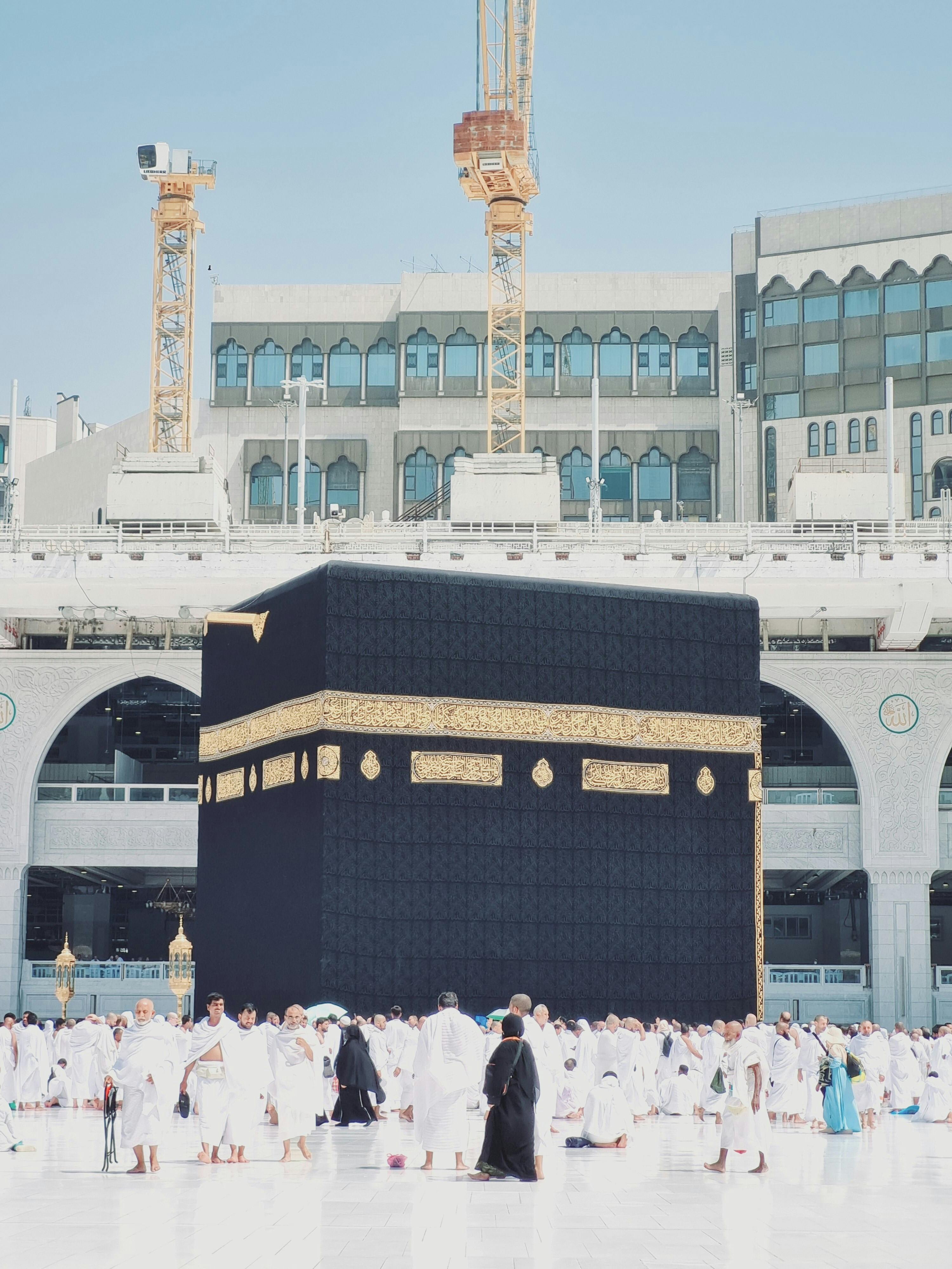 pilgrims around kaaba in mecca