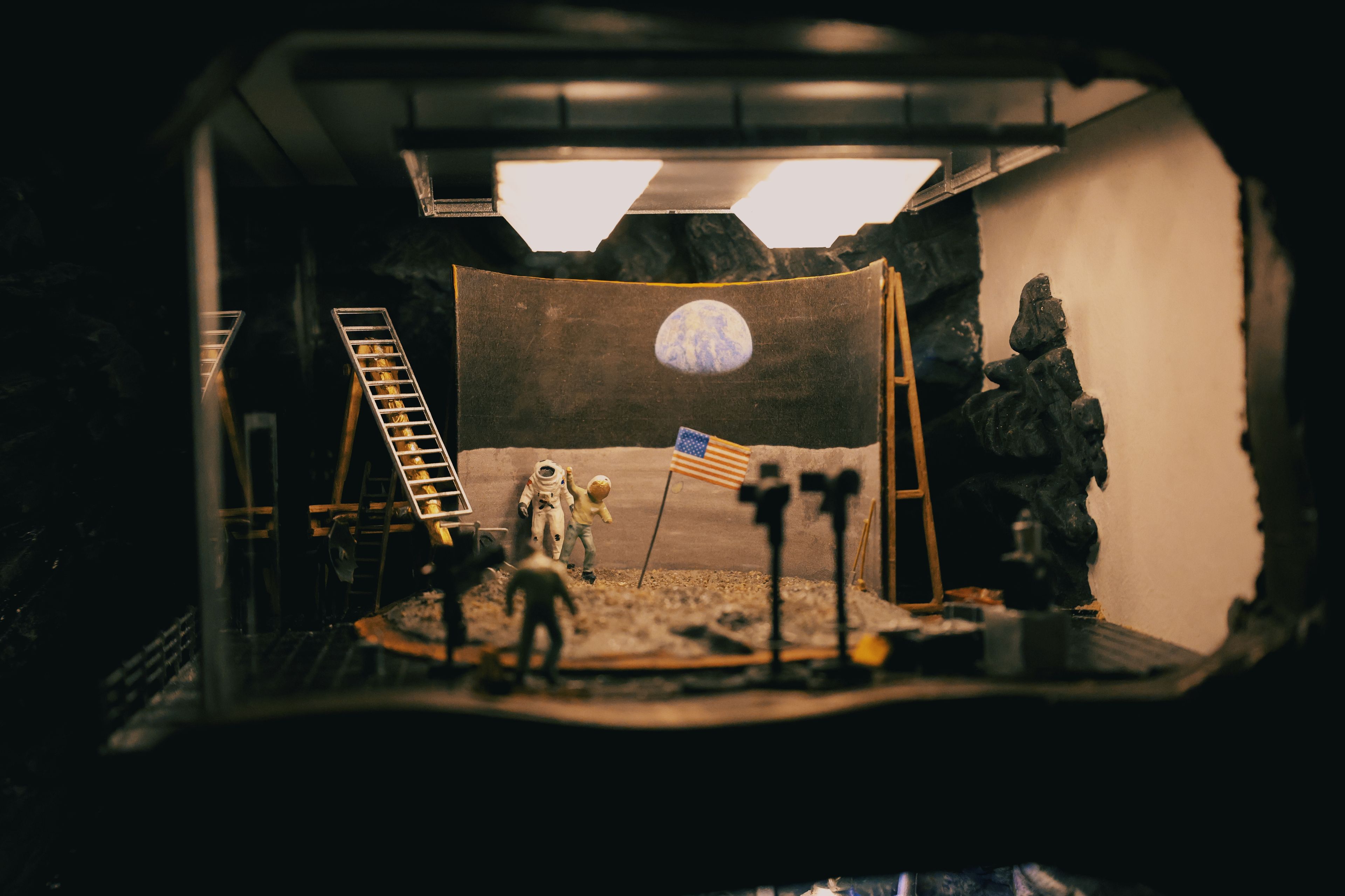 Diorama Base, Detailed