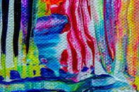 充满活力的多色抽象笔触特写，营造出画布设计的质感